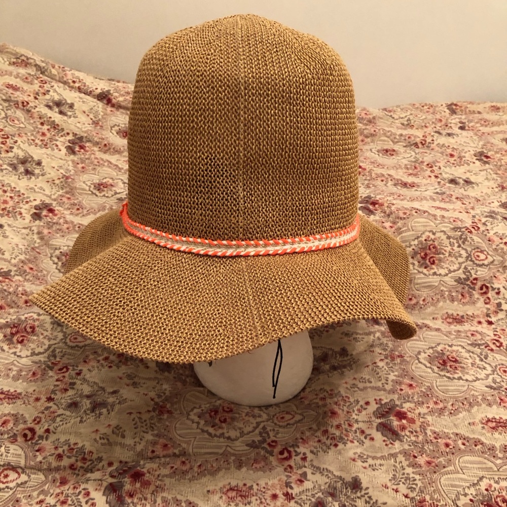 Woven flexible hat